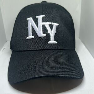 🧢 Black Baseball Cap with White “NY” Embroidery – Adjustable 🧢